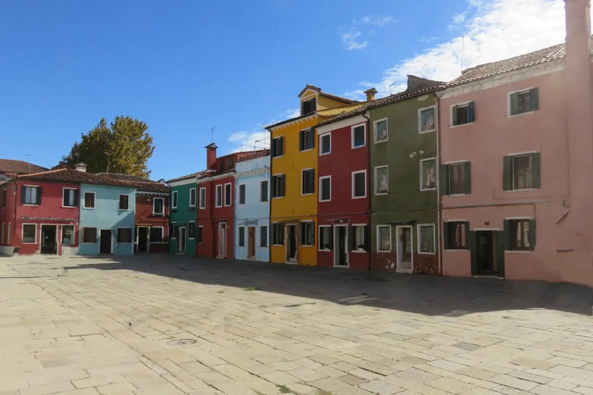 Colorful Italian residential row houses in Burano, Venice, on buying or renting property in Italy